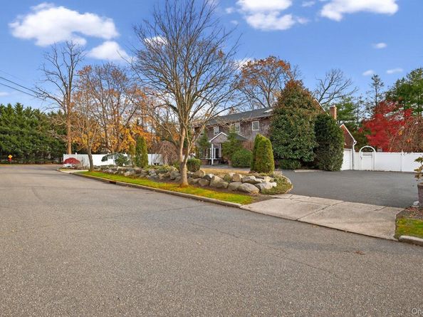 110 Florida Avenue, Commack NY 11725