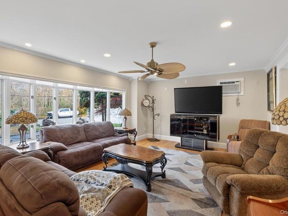 110 Florida Avenue, Commack NY 11725