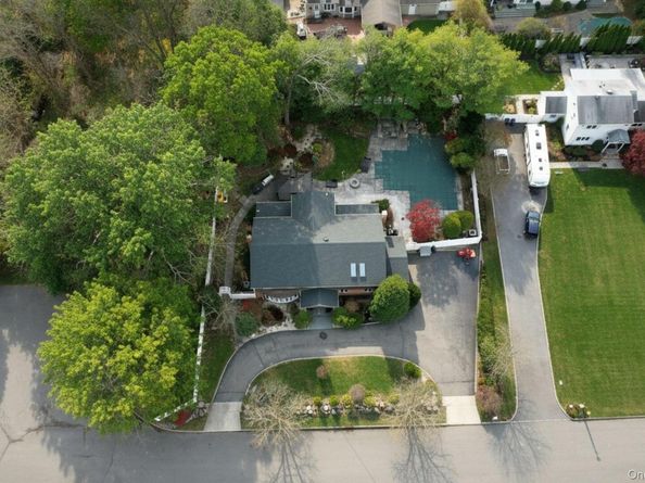 110 Florida Avenue, Commack NY 11725