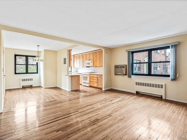 246-10 57 Drive 481, Douglaston NY 11362