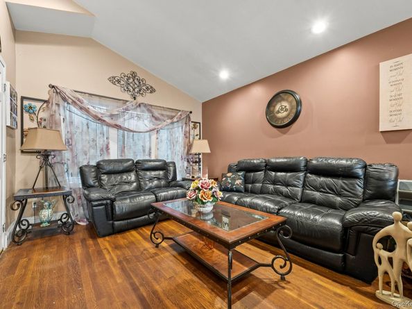 35 W 13th Street, Deer Park NY 11729