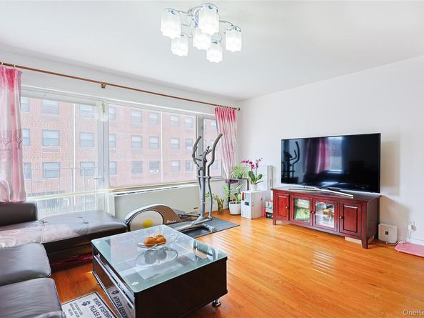 7128 163rd Street 2A, Fresh Meadows NY 11365