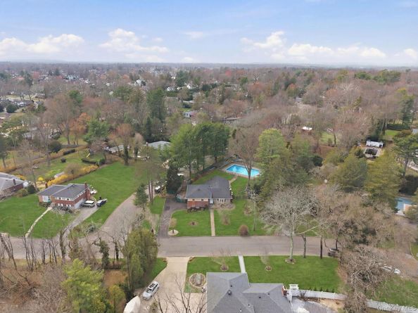6 Viola Drive, Glen Cove NY 11542