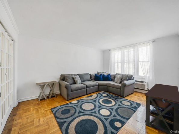 60 Hempstead Avenue 1O, Lynbrook NY 11563