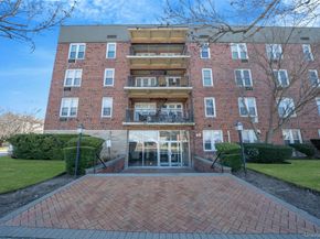 60 Hempstead Avenue 1O, Lynbrook NY 11563