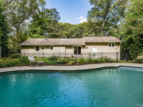 31 Mill Dam Road, Smithtown NY 11787