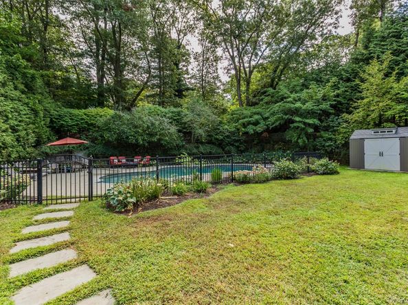 31 Mill Dam Road, Smithtown NY 11787