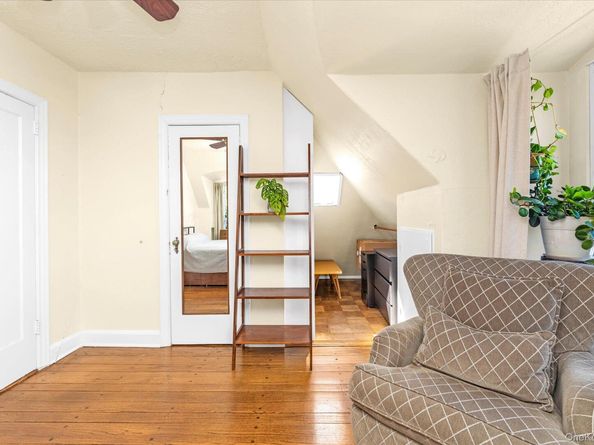 38-30 Douglaston Parkway H4, Douglaston NY 11363