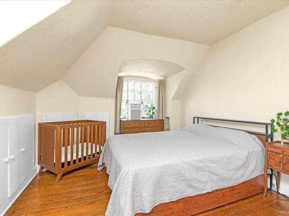 38-30 Douglaston Parkway H4, Douglaston NY 11363