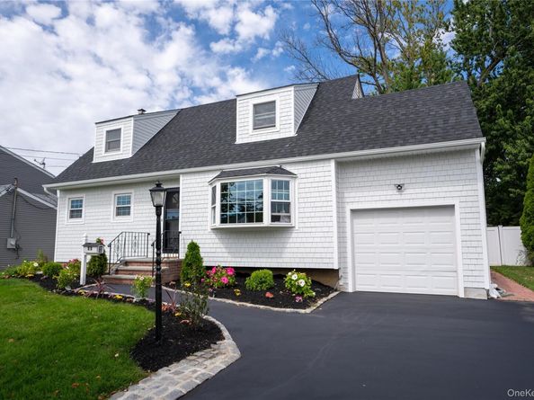 362 Violet Street, Massapequa Park NY 11762