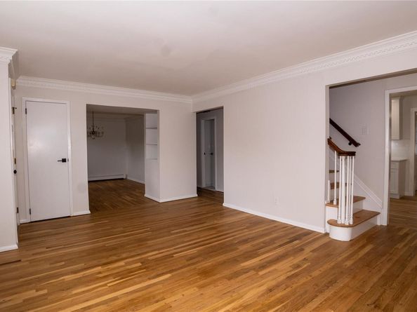 362 Violet Street, Massapequa Park NY 11762
