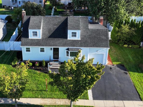 362 Violet Street, Massapequa Park NY 11762