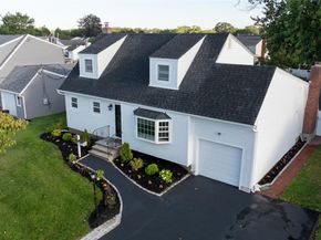 362 Violet Street, Massapequa Park NY 11762