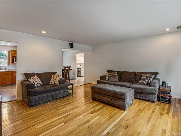 3 Massey Court, Huntington NY 11743