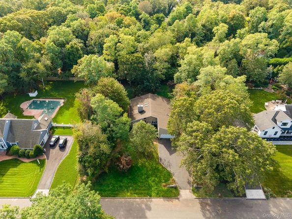 8 Sunset Lane E, Miller Place NY 11764