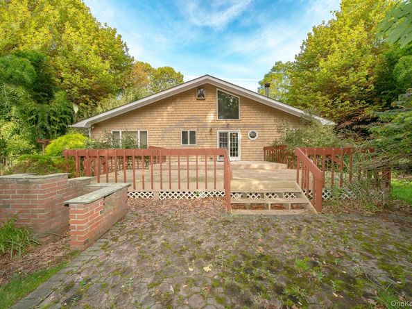 8 Sunset Lane E, Miller Place NY 11764