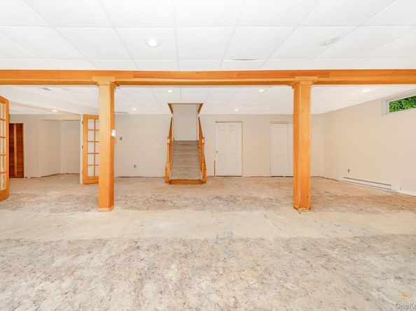 8 Sunset Lane E, Miller Place NY 11764