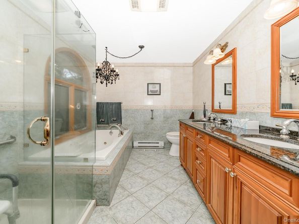 8 Sunset Lane E, Miller Place NY 11764