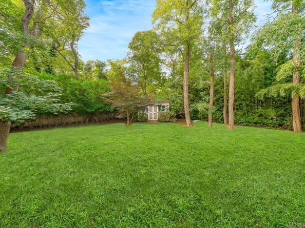 8 Sunset Lane E, Miller Place NY 11764