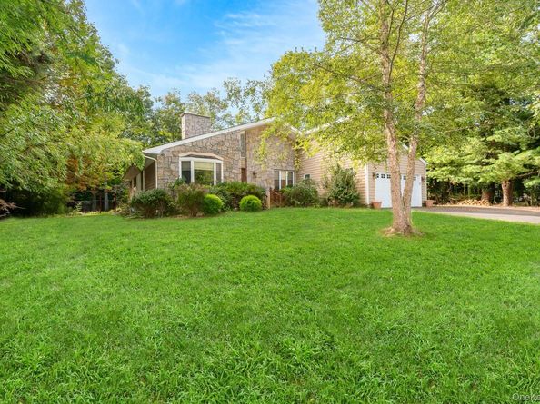 8 Sunset Lane E, Miller Place NY 11764