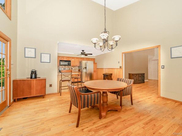 8 Sunset Lane E, Miller Place NY 11764