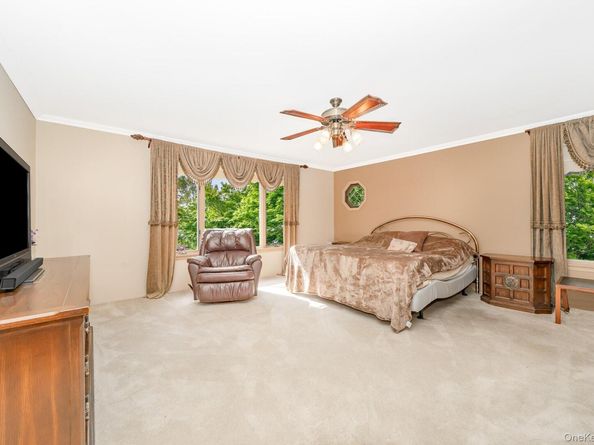 8 Sunset Lane E, Miller Place NY 11764