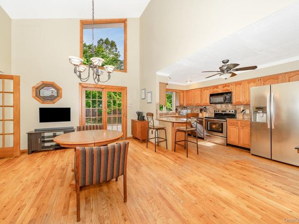 8 Sunset Lane E, Miller Place NY 11764