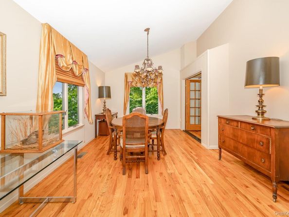 8 Sunset Lane E, Miller Place NY 11764