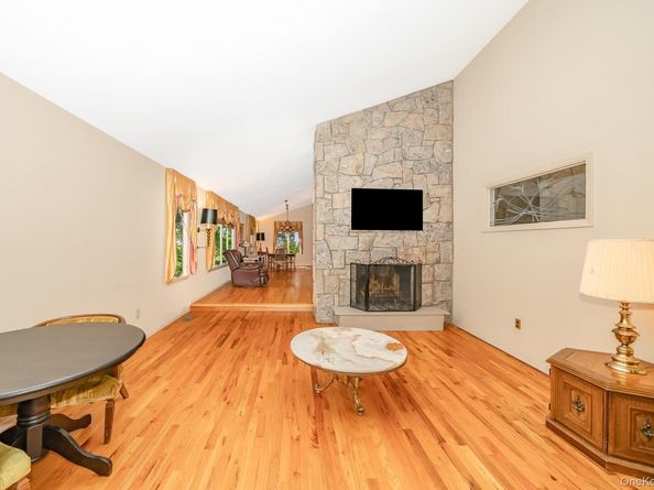 8 Sunset Lane E, Miller Place NY 11764