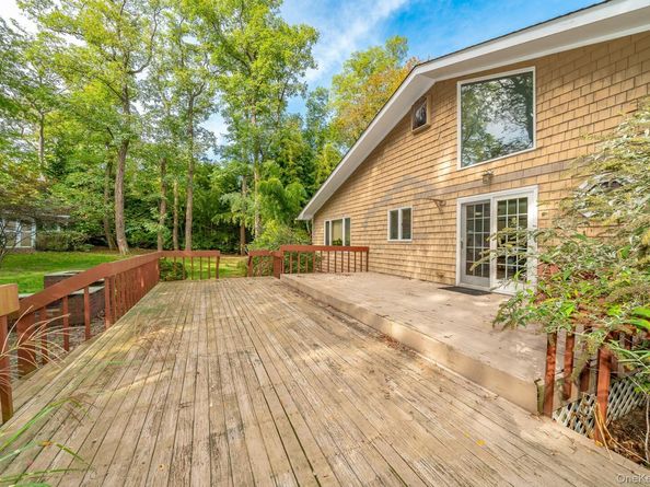 8 Sunset Lane E, Miller Place NY 11764