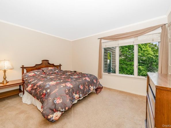 8 Sunset Lane E, Miller Place NY 11764