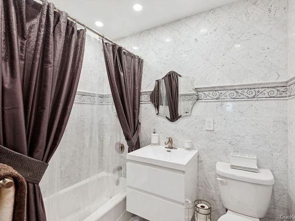 2233 47th Street, Astoria NY 11105