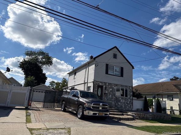 104 E Pennywood Avenue, Roosevelt NY 11575