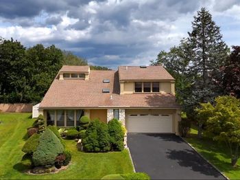 59 Crest Hollow Lane
