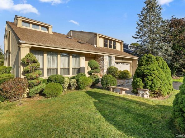 59 Crest Hollow Lane, Albertson NY 11507