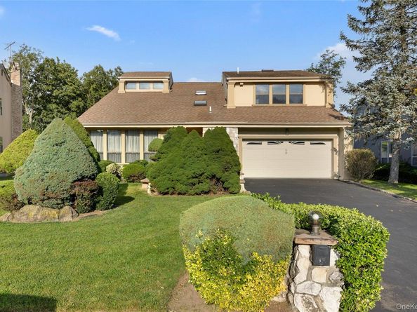 59 Crest Hollow Lane, Albertson NY 11507