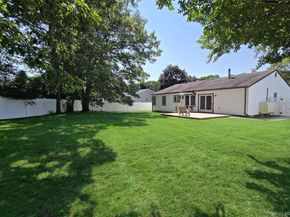 89 Live Oak Drive, Holbrook NY 11741