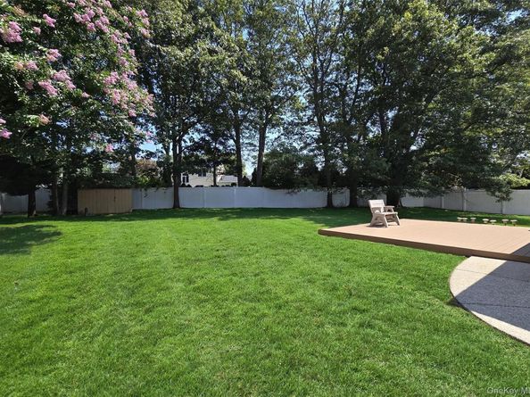 89 Live Oak Drive, Holbrook NY 11741