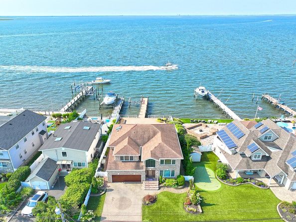 83 Fairwater Avenue, Massapequa NY 11758