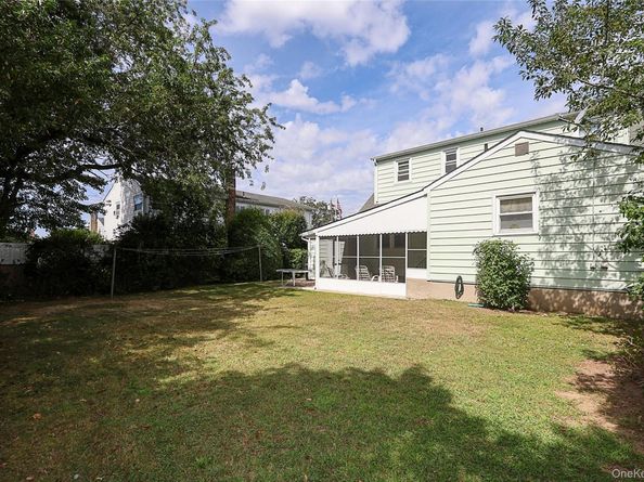 280 Sherbrooke Road, Lindenhurst NY 11757