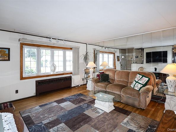 280 Sherbrooke Road, Lindenhurst NY 11757