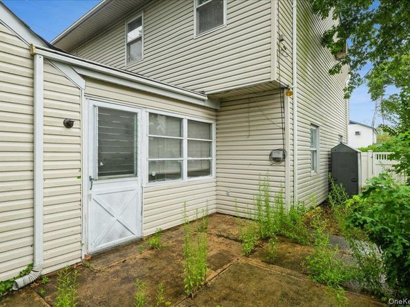 2 Dogwood Lane, Levittown NY 11756