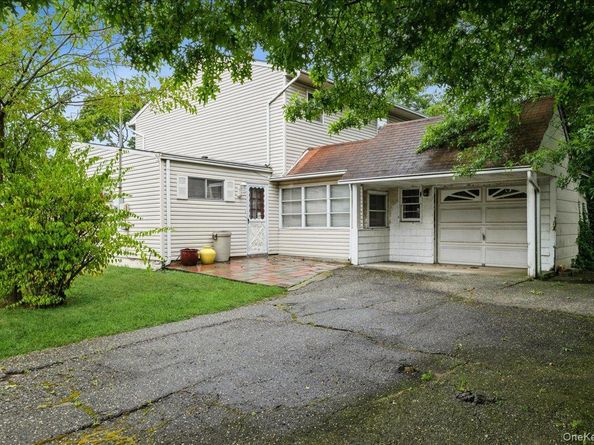 2 Dogwood Lane, Levittown NY 11756