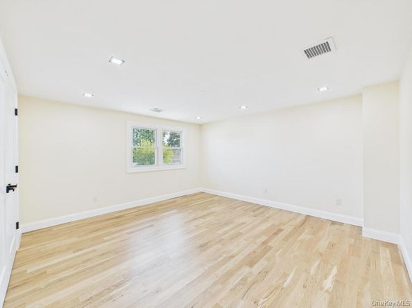 49 Griddle Lane, Levittown NY 11756