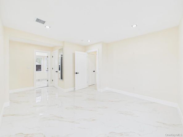 49 Griddle Lane, Levittown NY 11756
