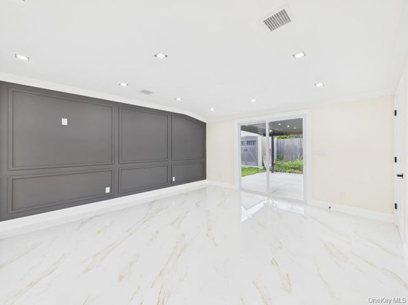 49 Griddle Lane, Levittown NY 11756