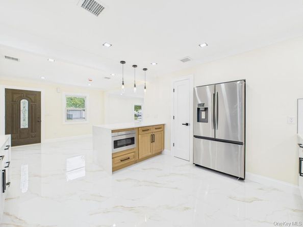 49 Griddle Lane, Levittown NY 11756