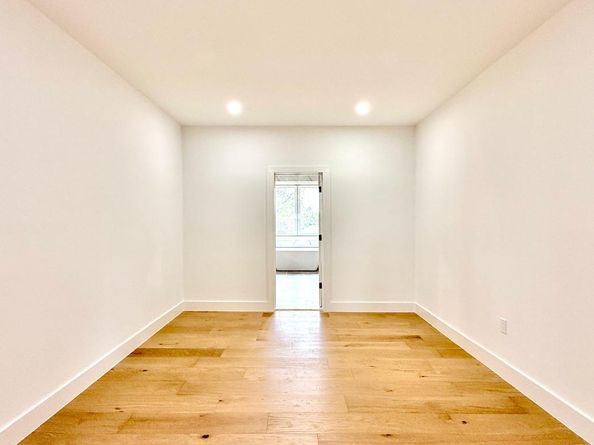 60 Periwinkle Road, Levittown NY 11756