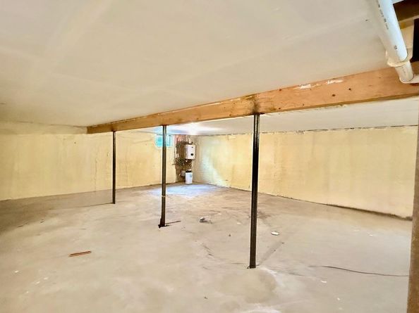 60 Periwinkle Road, Levittown NY 11756
