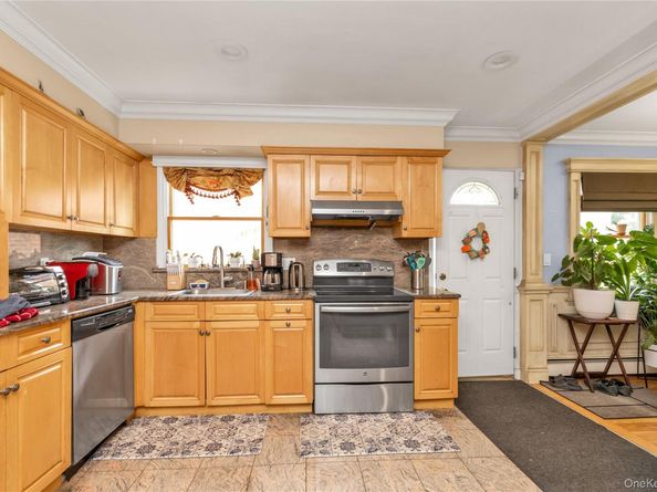 41 Jackson Avenue, Mineola NY 11501
